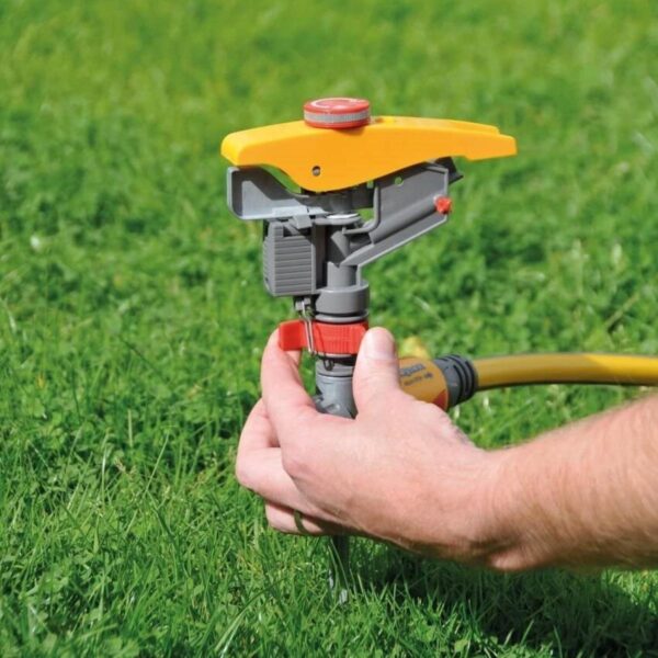 Hozelock Pulsating Sprinkler - Efficient Watering for Large Gardens Up to 450m² 2 Hozelock Pulsating Sprinkler – Efficient Watering for Large Gardens Up to 450m²