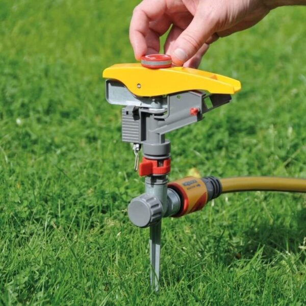 Hozelock Pulsating Sprinkler - Efficient Watering for Large Gardens Up to 450m² 3 Hozelock Pulsating Sprinkler – Efficient Watering for Large Gardens Up to 450m²