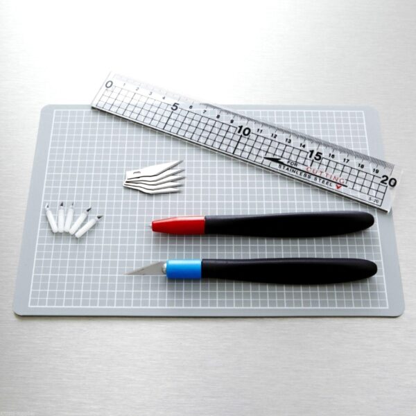 Jakar Cutting Set 6 Piece (Includes A5 Cutting Mat, 20cm Acrylic Ruler, Fixed & Swivel Bladed Hobby Knives with 5 Spare Blades Each) – Hanging Pack for Versatile Craft Cutting (7378)
