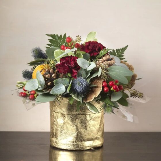 Oasis 40 Micron (80cm x 1M) Winter Spice Gold Stars Folded Cellophane Wrap  – Versatile & Recyclable