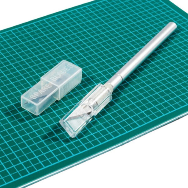 Jakar Cutter Set - A5 Cutting Mat (7316), Hobby Knife (7333) & Pack of 5 Spare Blades (7344-B) 1 Jakar Cutter Set – A5 Cutting Mat (7316), Hobby Knife (7333) & Pack of 5 Spare Blades (7344-B)