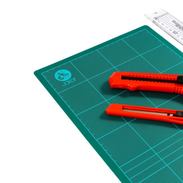 Jakar A4 Cutting Set - Cutting Mat (7315), 30cm Metal Edge Ruler & Auto-Lock Large & Small Craft Knives (Blade Refs. 7341-B & 7342-B) 2 Jakar A4 Cutting Set – Cutting Mat (7315), 30cm Metal Edge Ruler & Auto-Lock Large & Small Craft Knives (Blade Refs. 7341-B & 7342-B)