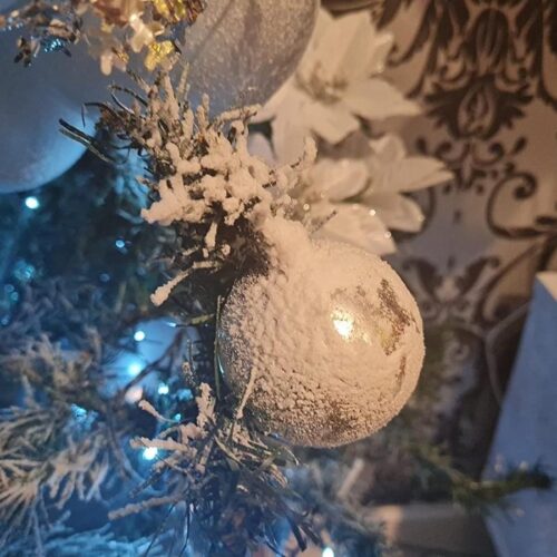 Snow Spray 250ml - Create Your Winter Wonderland This Christmas 7 Snow Spray 250ml – Create Your Winter Wonderland This Christmas