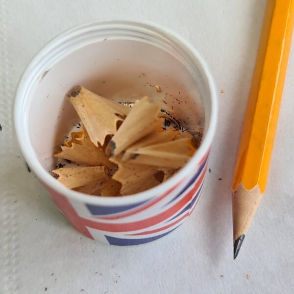 Jakar Single Hole Plastic Pencil Sharpener – Union Jack Printed Cylinder Bin (5030), Compact Design with Removable Bottom, Collects Shavings, Ideal for Artists, Designers & Students