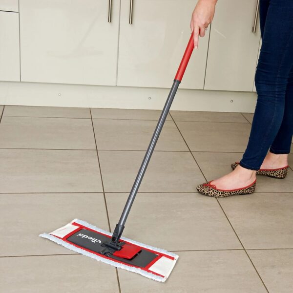 Vileda Active Max Microfibre Floor Mop – Extra Wide Head for Streak-Free Cleaning on Hard Floors 5 Vileda Active Max Microfibre Floor Mop – Extra Wide Head for Streak-Free Cleaning on Hard Floors