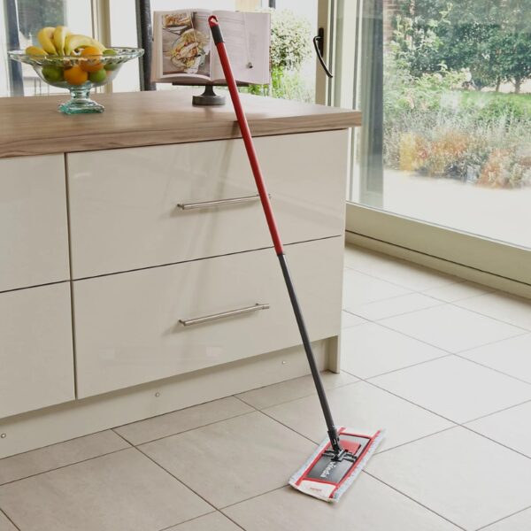 Vileda Active Max Microfibre Floor Mop – Extra Wide Head for Streak-Free Cleaning on Hard Floors 6 Vileda Active Max Microfibre Floor Mop – Extra Wide Head for Streak-Free Cleaning on Hard Floors