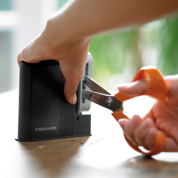 Fiskars Clip-Sharp Scissor Sharpener – 4cm Compact Ceramic Tool 2 FSK 0078 3