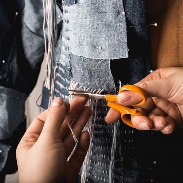 Fiskars Classic Curved Embroidery & Manicure Scissors – 10 cm Stainless Steel Precision 1 FSK 0809 2