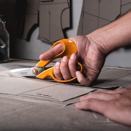 Fiskars Classic Tailor Shears – 27 cm Professional Fabric Scissors, Ergonomic Design 12 Fiskars Classic Tailor Shears – 27 cm Professional Fabric Scissors, Ergonomic Design - Image 3