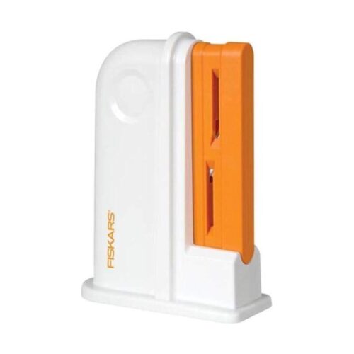 Fiskars Universal Scissor Sharpener – Compact Ceramic Tool for Standard & RazorEdge Blades
