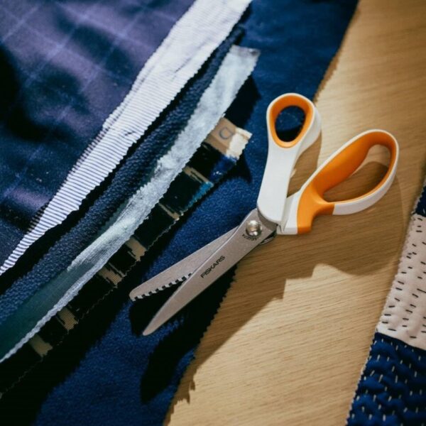 Fiskars Soft Grip Pinking Shears – 24cm Premium Stainless Steel, Ergonomic Comfort 1 FSK 8032 2