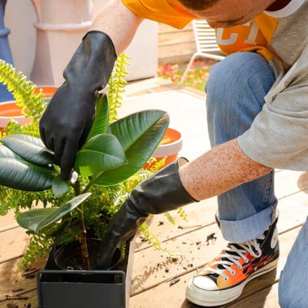 Marigold Extra Tough Outdoor Gloves Large – Thick Rubber with Grip Pattern (30% Recycled Plastic, L 8.5) 2 MRG 1298 4