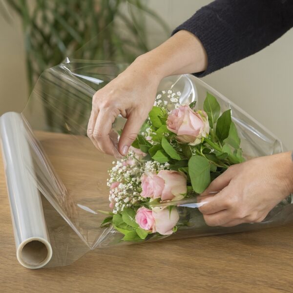 Oasis 40 Micron Clear Polypropylene Cellophane Wrap (Roll & Folded) – 80cm Wide, Waterproof & Recyclable Floral Film 2 Oasis Clear Biodegradable Cellophane Wrap (Roll & Folded) – Waterproof Florist Film for Bouquets & Gifts