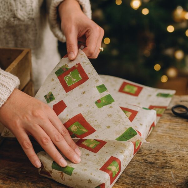 Oasis Folded Tissue Paper – 50 x 75cm, Modern Christmas Design, Gift Wrap & Cellophane Alternative, Recyclable 3 Oasis Folded Tissue Paper – 50 x 75cm, Modern Christmas Design, Gift Wrap & Cellophane Alternative, Recyclable