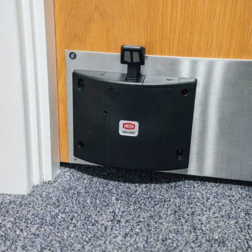Union DoorSense Fire Door Retainer J-8755A — Black, Battery-Powered Acoustic Hold-Open Device (EN 1155, FD120 Compliant) - Image 2