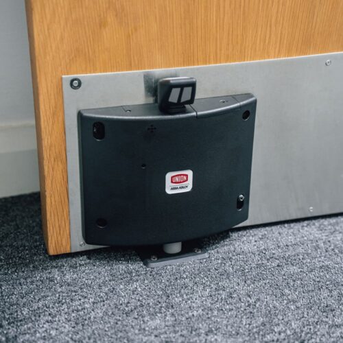Union DoorSense Fire Door Retainer J-8755A — Black, Battery-Powered Acoustic Hold-Open Device (EN 1155, FD120 Compliant) - Image 3