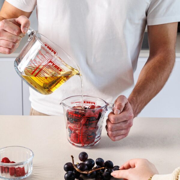 Pyrex Classic Glass Measuring Jug (0.5L) – Borosilicate Glass, Oven & Microwave Safe, Thermal Shock Resistant, Easy-Read Scale