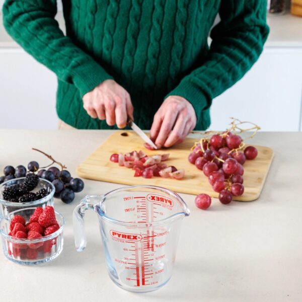 Pyrex Classic Glass Measuring Jug (0.5L) – Borosilicate Glass, Oven & Microwave Safe, Thermal Shock Resistant, Easy-Read Scale