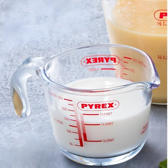 Pyrex Classic Glass Measuring Jug (0.25L) – Borosilicate Glass, Oven & Microwave Safe, Thermal Shock Resistant, Easy-Read Scale