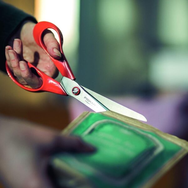 Fiskars Classic Universal Left Handed Scissors 21cm – Stainless Steel Blades, Ergonomic Handles, Fabric, Craft & Office Use 9 Fiskars Classic Universal Left Handed Scissors 21cm – Stainless Steel Blades, Ergonomic Handles, Fabric, Craft & Office Use