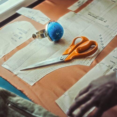 Fiskars Classic Universal Tailor Scissors 27cm – Stainless Steel Precision Blades, Ergonomic Handles, Heavy Duty Fabric Cutting 8 Fiskars Classic Universal Tailor Scissors 27cm – Stainless Steel Precision Blades, Ergonomic Handles, Heavy Duty Fabric Cutting